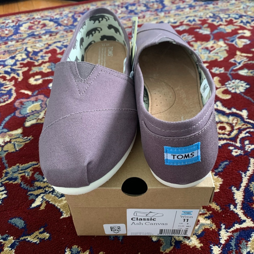 NWT Ash Canvas TOMS